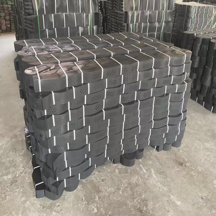Plastic cellular confinement system